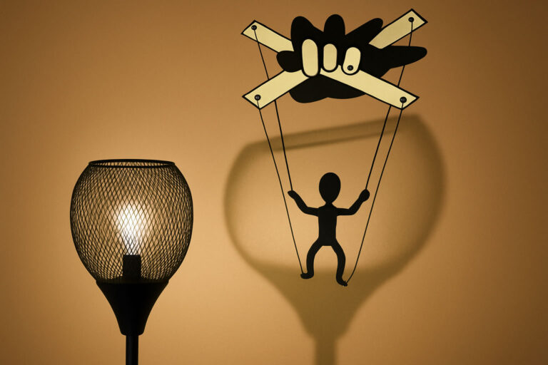 Hoe Gaslighters Onzekerheid tot Wapen Maken